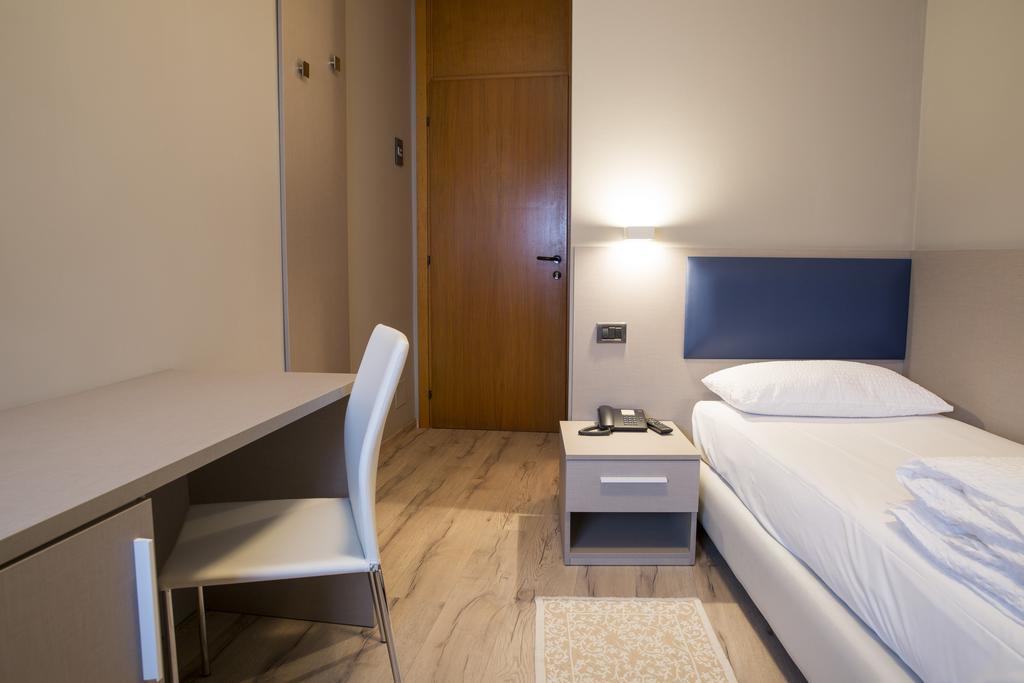 Albergo Montenegro Maniago Εξωτερικό φωτογραφία